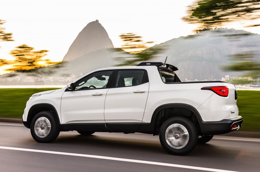  Fiat Toro Freedom 1.8 Flex AT6 2016 года  (фото 12 из 32)